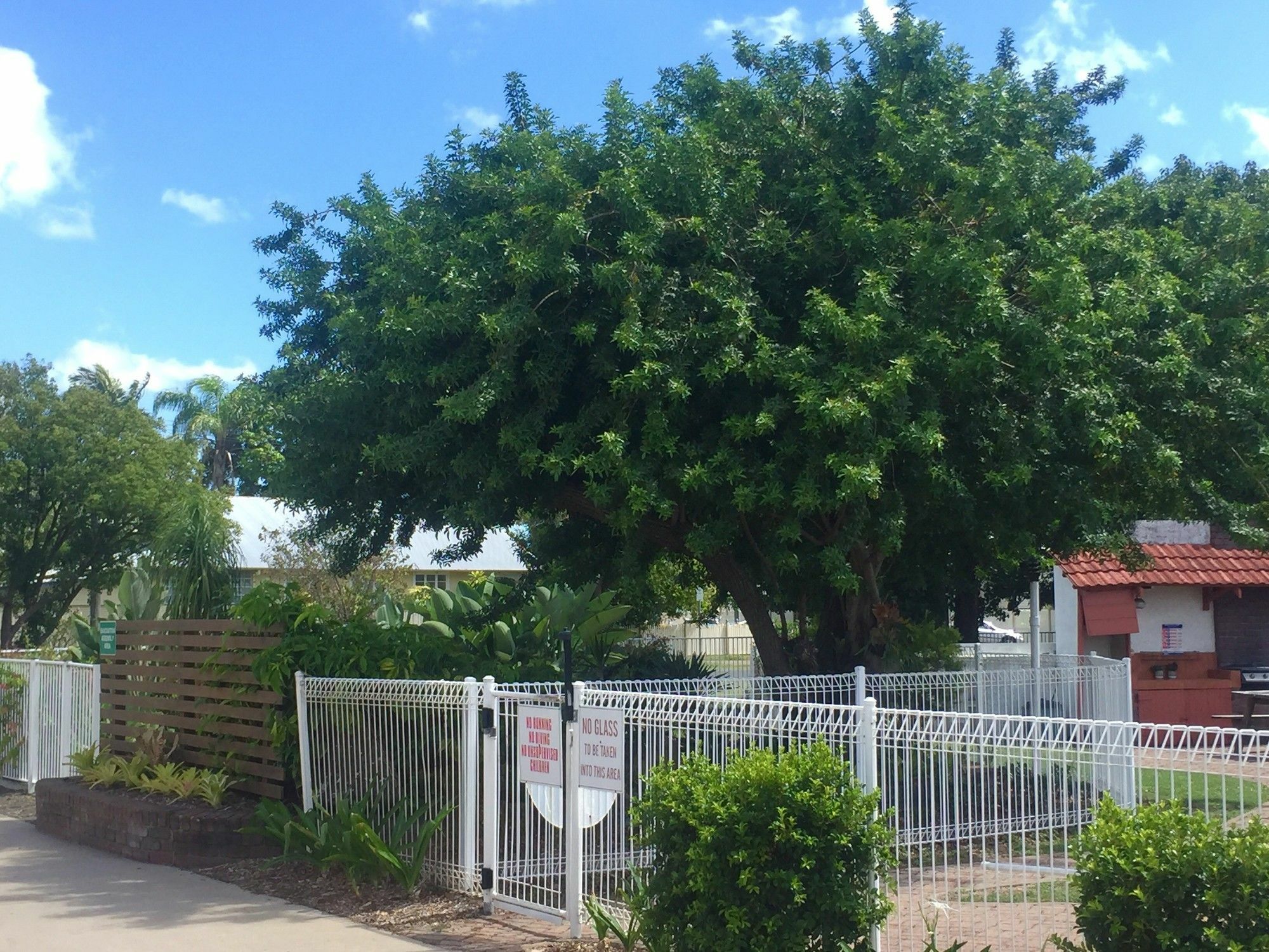 Bundaberg Spanish Motor Inn Exterior photo